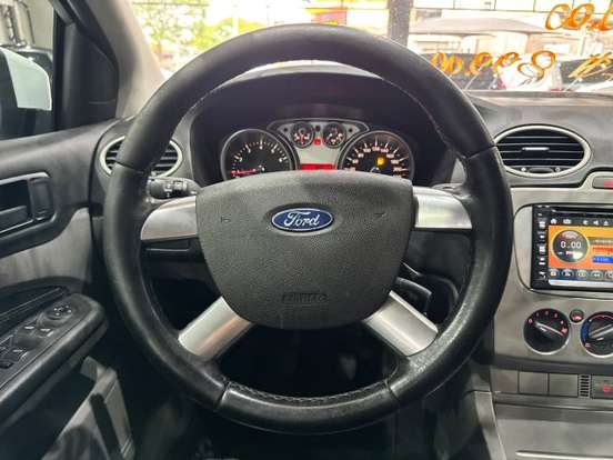 FORD-FOCUS-2011