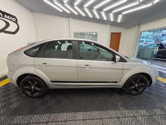 FORD-FOCUS-2012