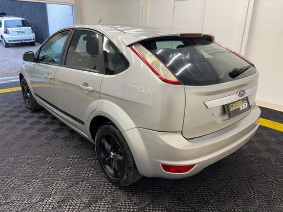 FORD-FOCUS-2012