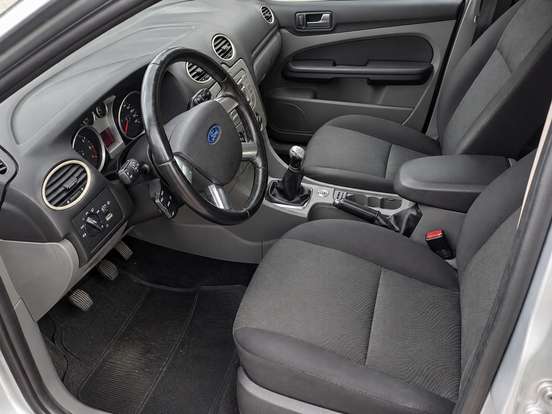 FORD-FOCUS-2011
