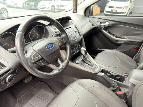FORD-FOCUS-2015