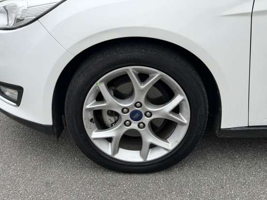 FORD-FOCUS-2.0 SE PLUS 16V FLEX 4P POWERSHIFT FORD-FOCUS-2015