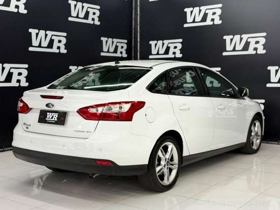 FORD-FOCUS-2015