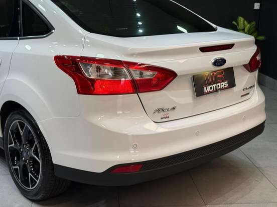 FORD-FOCUS-2014
