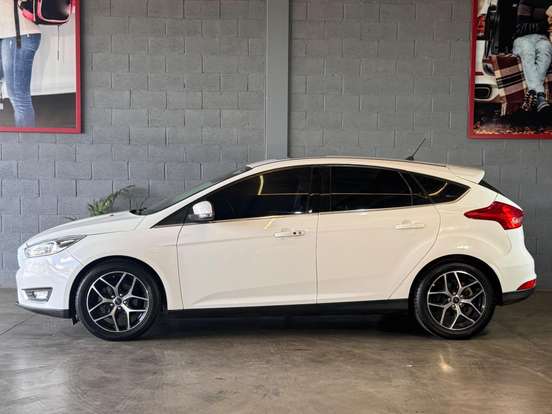 FORD-FOCUS-2017