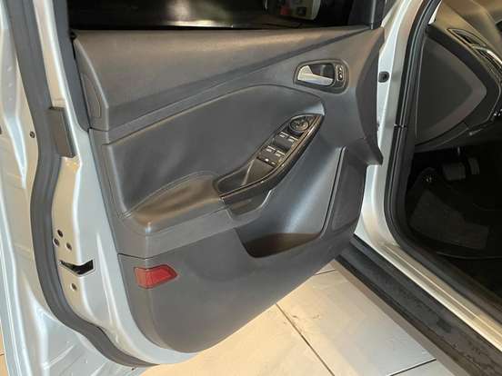 FORD-FOCUS-2017