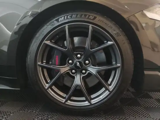 FORD-MUSTANG-2022