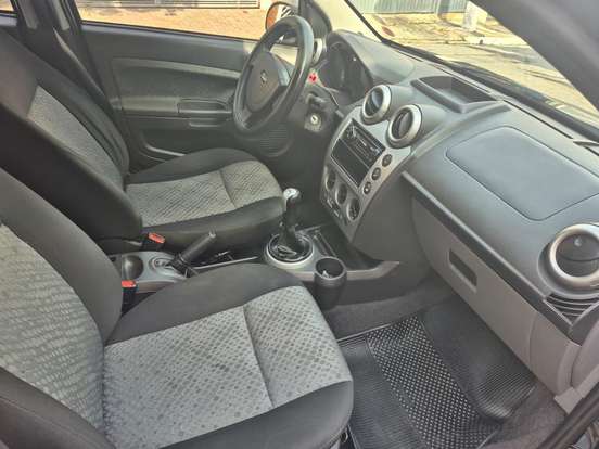 FORD-FIESTA-2012