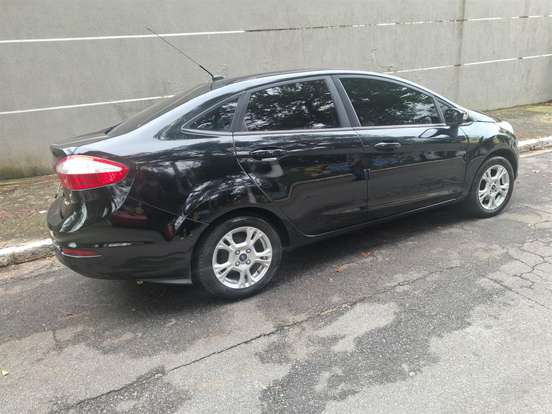 FORD-FIESTA-2015