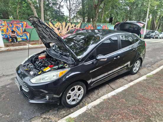 FORD-FIESTA-2015