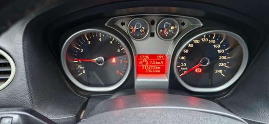 FORD-FOCUS-2011