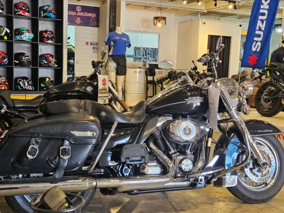 HARLEY-DAVIDSON ROAD KING CLASSIC 