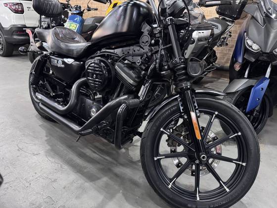 HARLEY-DAVIDSON SPORTSTER IRON 883 
