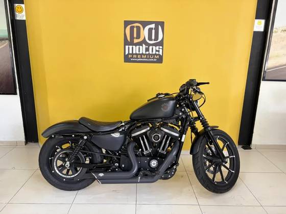 HARLEY-DAVIDSON SPORTSTER IRON 883 