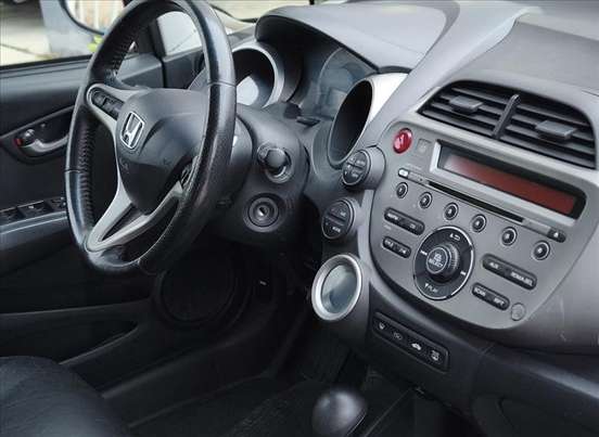 HONDA-FIT-2009