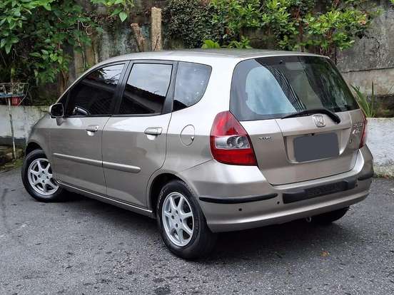 HONDA-FIT-2005