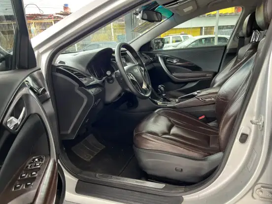 HYUNDAI-AZERA-2011