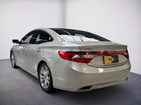 HYUNDAI-AZERA-3.0 MPFI GLS V6 24V GASOLINA 4P AUTOMÁTICO HYUNDAI-AZERA-2012