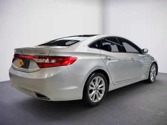 HYUNDAI-AZERA-2012