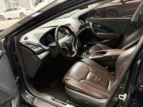 HYUNDAI-AZERA-2011