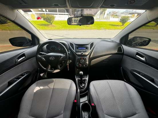 HYUNDAI-HB20-2012