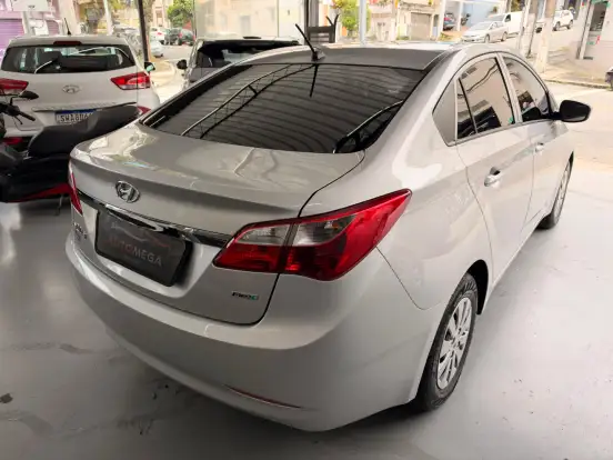 HYUNDAI-HB20S-2015