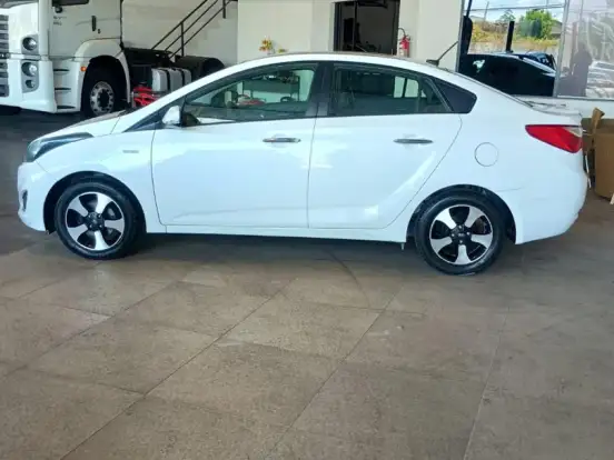HYUNDAI-HB20S-1.6 COMFORT PLUS 16V FLEX 4P AUTOMÁTICO HYUNDAI-HB20S-2015