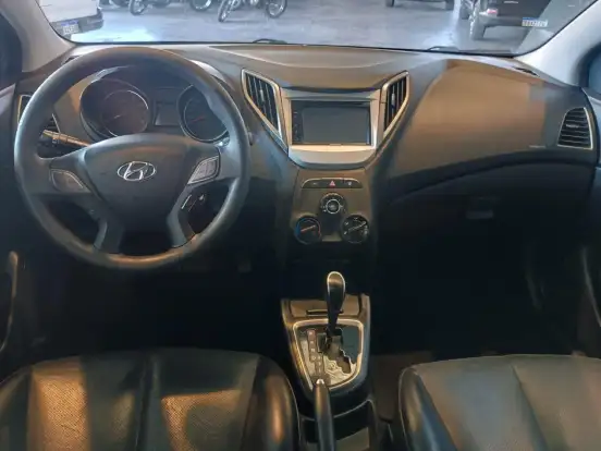 HYUNDAI-HB20S-2015