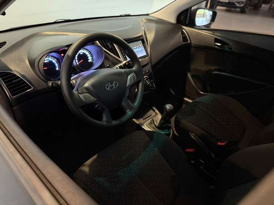HYUNDAI-HB20S-2017