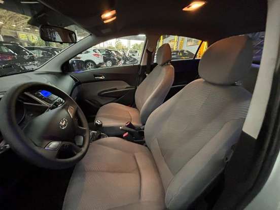 HYUNDAI-HB20S-2015