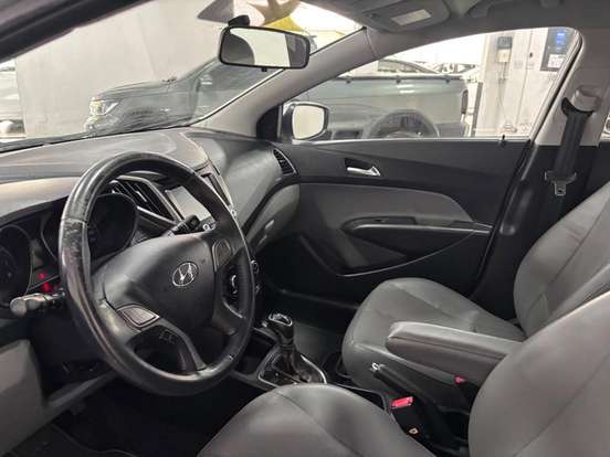 HYUNDAI-HB20X-1.6 16V PREMIUM FLEX 4P AUTOMÁTICO HYUNDAI-HB20X-2016