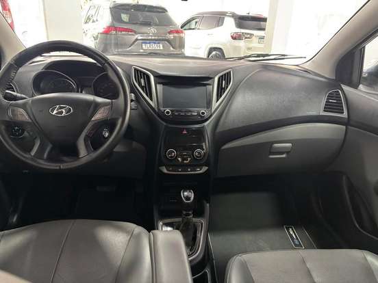 HYUNDAI-HB20X-1.6 16V PREMIUM FLEX 4P AUTOMÁTICO HYUNDAI-HB20X-2016