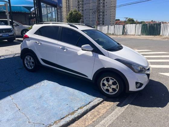HYUNDAI HB20X 1.6 16V PREMIUM FLEX 4P AUTOMÁTICO