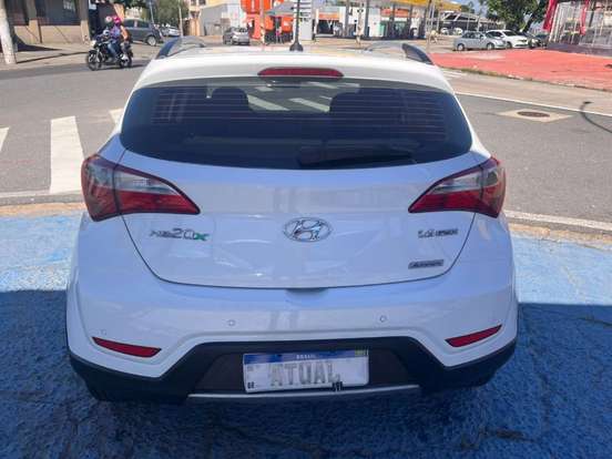 HYUNDAI-HB20X-1.6 16V PREMIUM FLEX 4P AUTOMÁTICO HYUNDAI-HB20X-2014