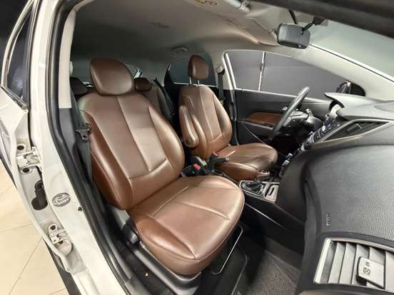 HYUNDAI-HB20X-1.6 16V PREMIUM FLEX 4P AUTOMÁTICO HYUNDAI-HB20X-2018