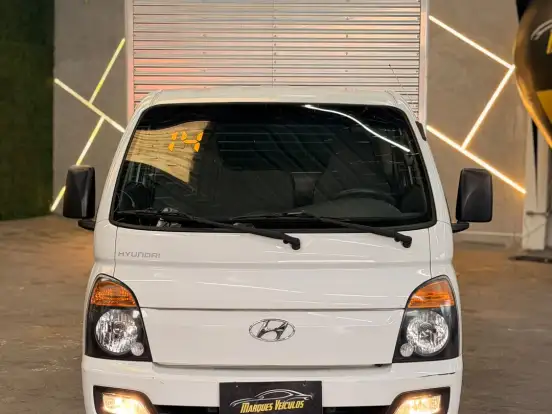 HYUNDAI-HR-2.5 LONGO COM CAÇAMBA 4X2 16V 130CV TURBO INTERCOOLER DIESEL 2P MANUAL HYUNDAI-HR-2013