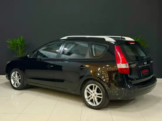 HYUNDAI-I30-2.0 MPFI GLS 16V GASOLINA 4P AUTOMÁTICO HYUNDAI-I30-2010