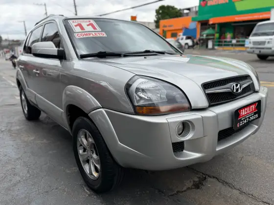 HYUNDAI TUCSON 2.0 MPFI GL 16V 142CV 2WD GASOLINA 4P AUTOMÁTICO