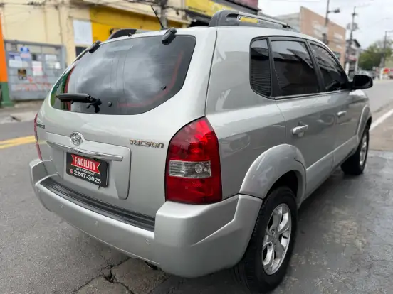 HYUNDAI-TUCSON-2010