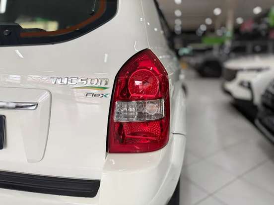 HYUNDAI-TUCSON-2.0 MPFI GLS 16V 143CV 2WD FLEX 4P AUTOMÁTICO HYUNDAI-TUCSON-2015