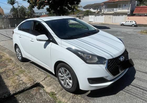 HYUNDAI HB20S 1.0 COMFORT PLUS 12V FLEX 4P MANUAL