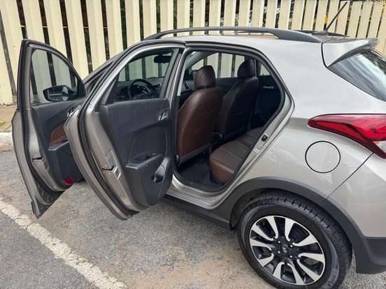 HYUNDAI-HB20X-1.6 16V PREMIUM FLEX 4P AUTOMÁTICO HYUNDAI-HB20X-2018