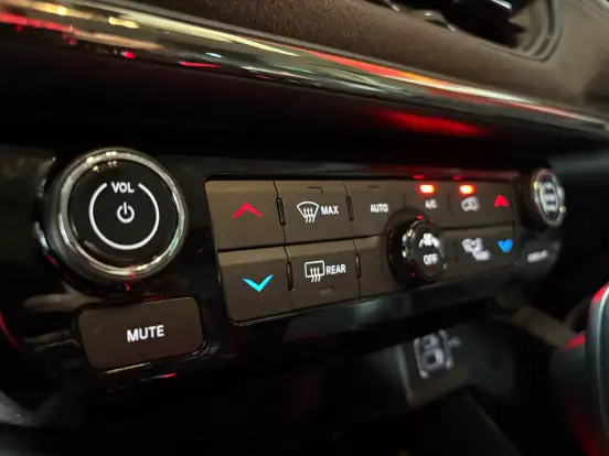 JEEP-COMMANDER-2022