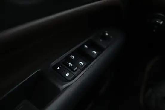 JEEP-COMMANDER-2023