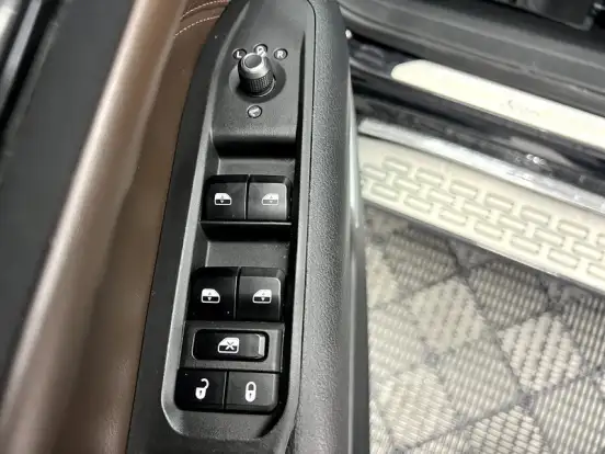 JEEP-COMMANDER-2023