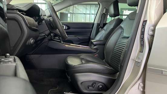 JEEP-COMMANDER-2022