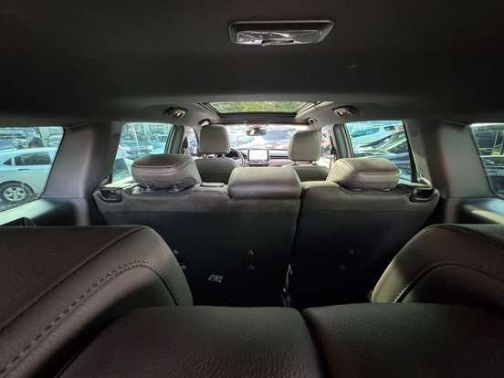 JEEP-COMMANDER-2024