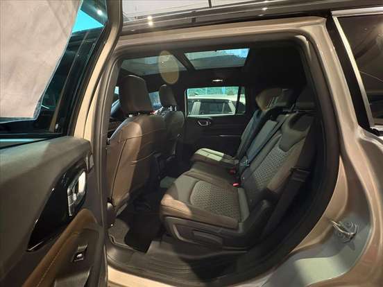 JEEP-COMMANDER-2024