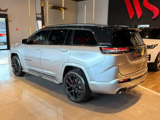 JEEP-COMMANDER-2.0 HURRICANE 4 TURBO GASOLINA BLACKHAWK AT9 JEEP-COMMANDER-2024
