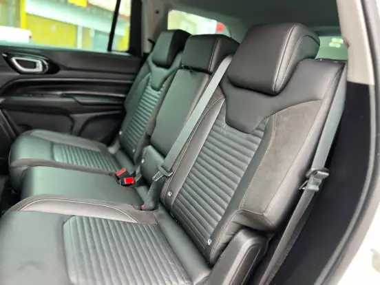 JEEP-COMMANDER-2024